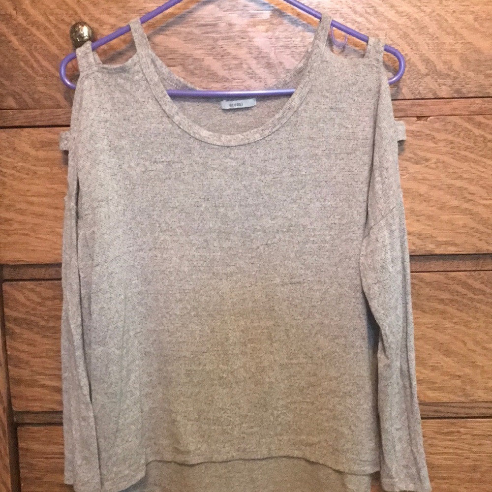 Acemi cut out shoulder soft stretchy top
